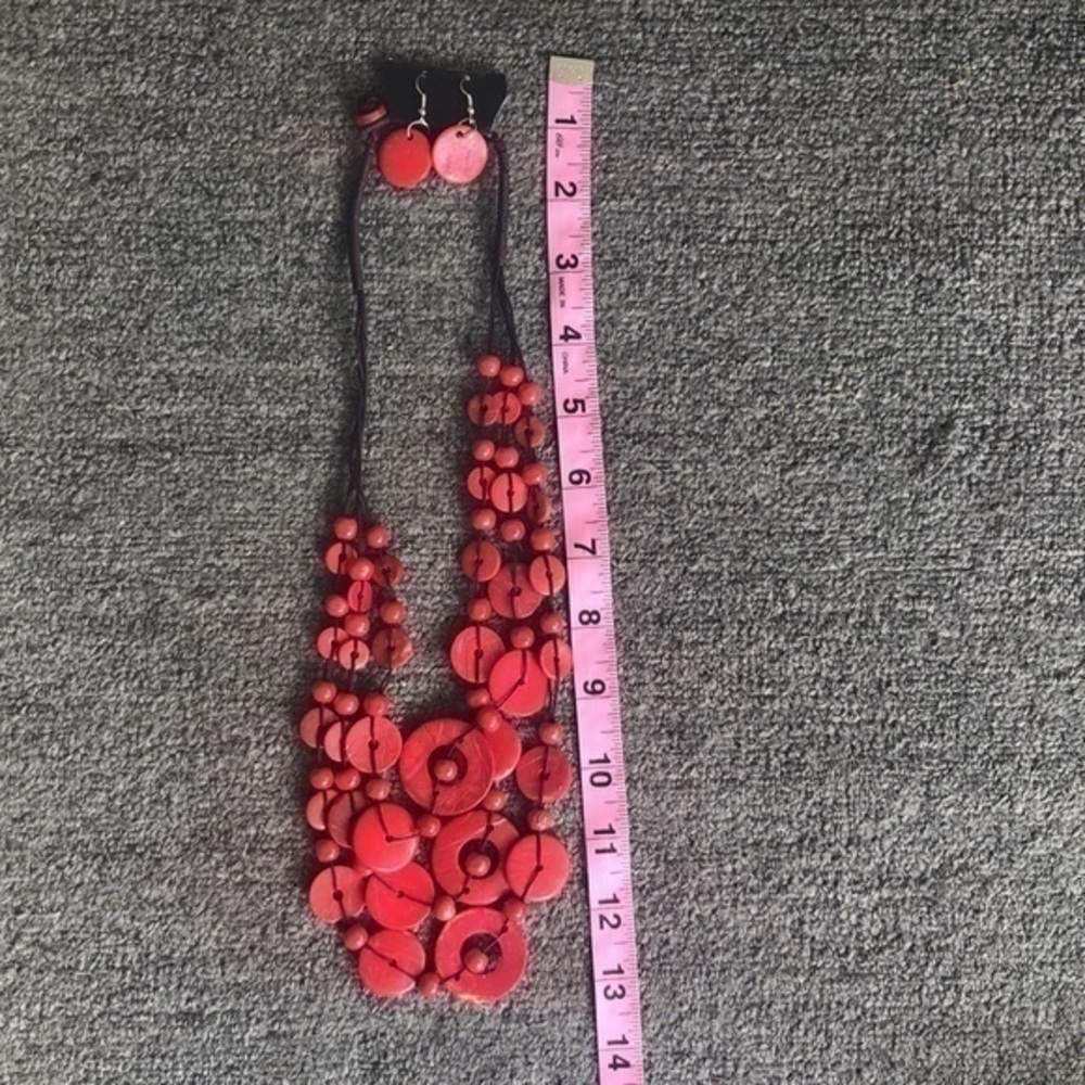 Red wooden beaded necklace and earring set - Picture 3 of 8